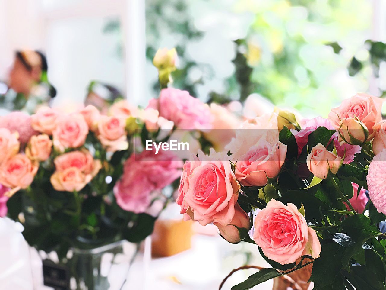 CLOSE-UP OF PINK ROSES ON ROSE BOUQUET