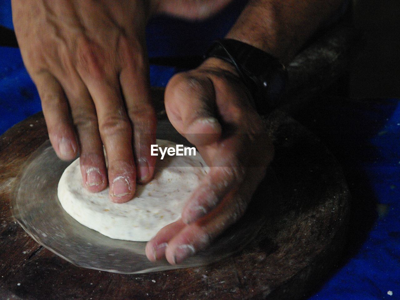 CLOSE-UP OF HAND WITH TATTOO ON FINGER