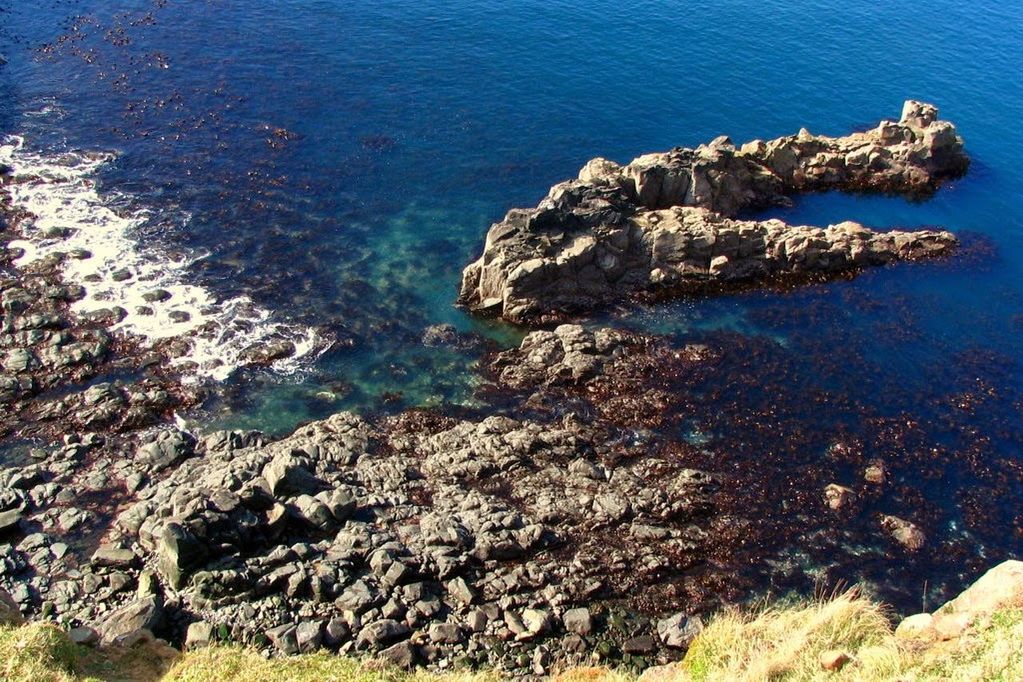 SCENIC VIEW OF SEA AND ROCKS