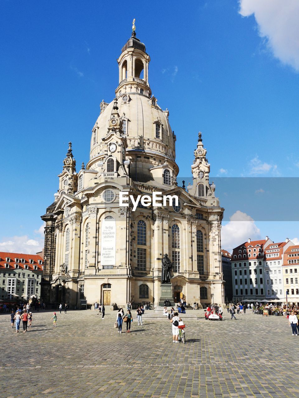 GROUP OF PEOPLE IN FRONT OF BUILDINGS