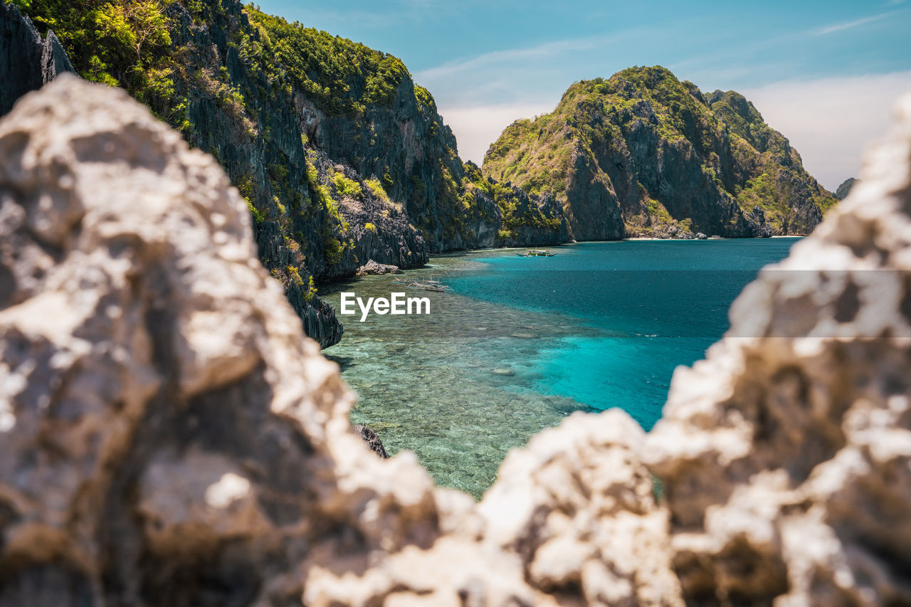 SCENIC VIEW OF SEA AGAINST ROCKS