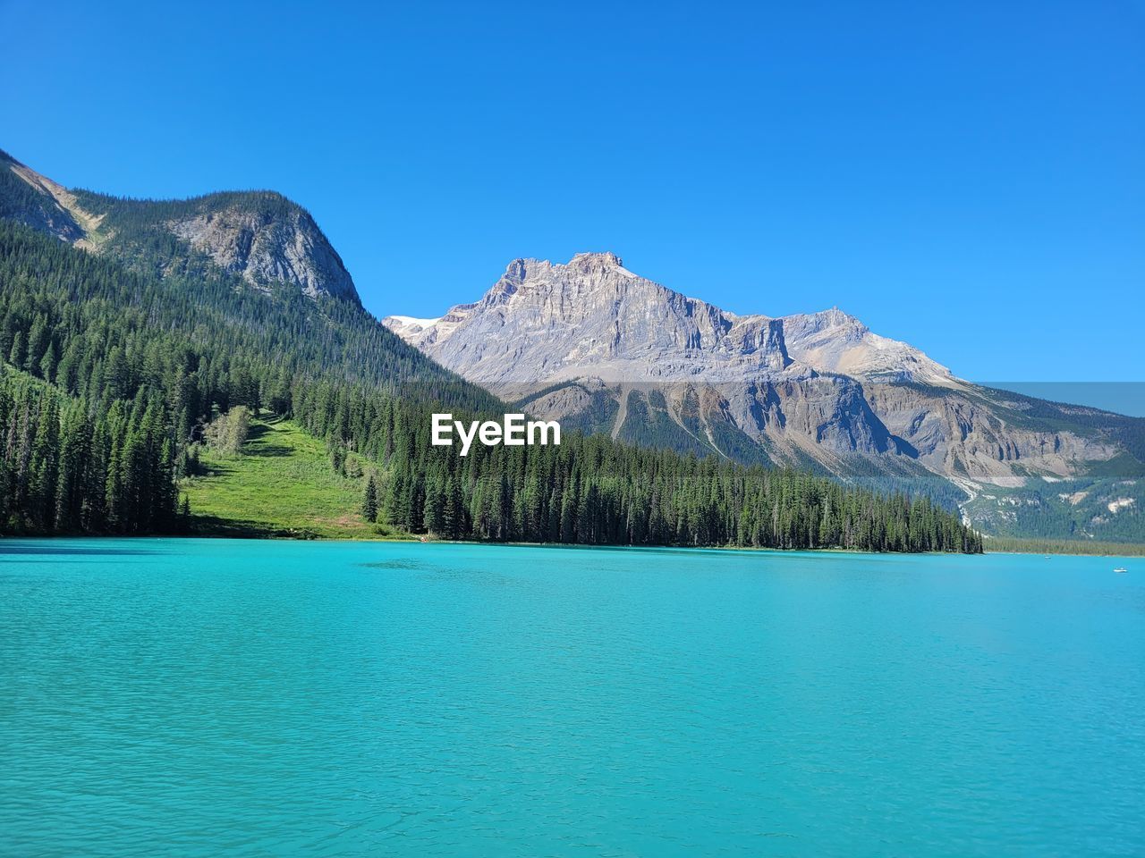 SCENIC VIEW OF MOUNTAIN AGAINST CLEAR BLUE SKY