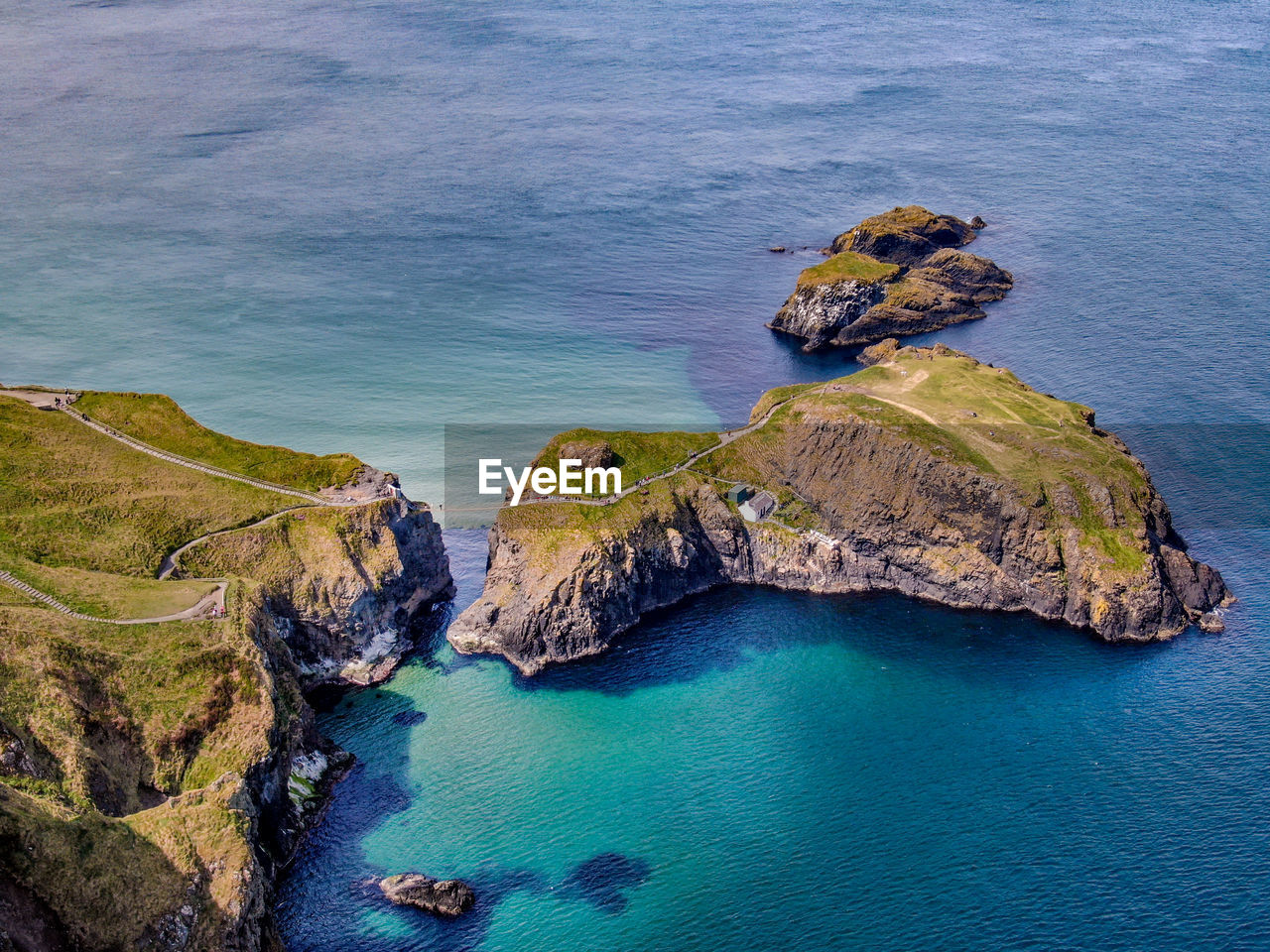 HIGH ANGLE VIEW OF ROCKS ON SEA SHORE