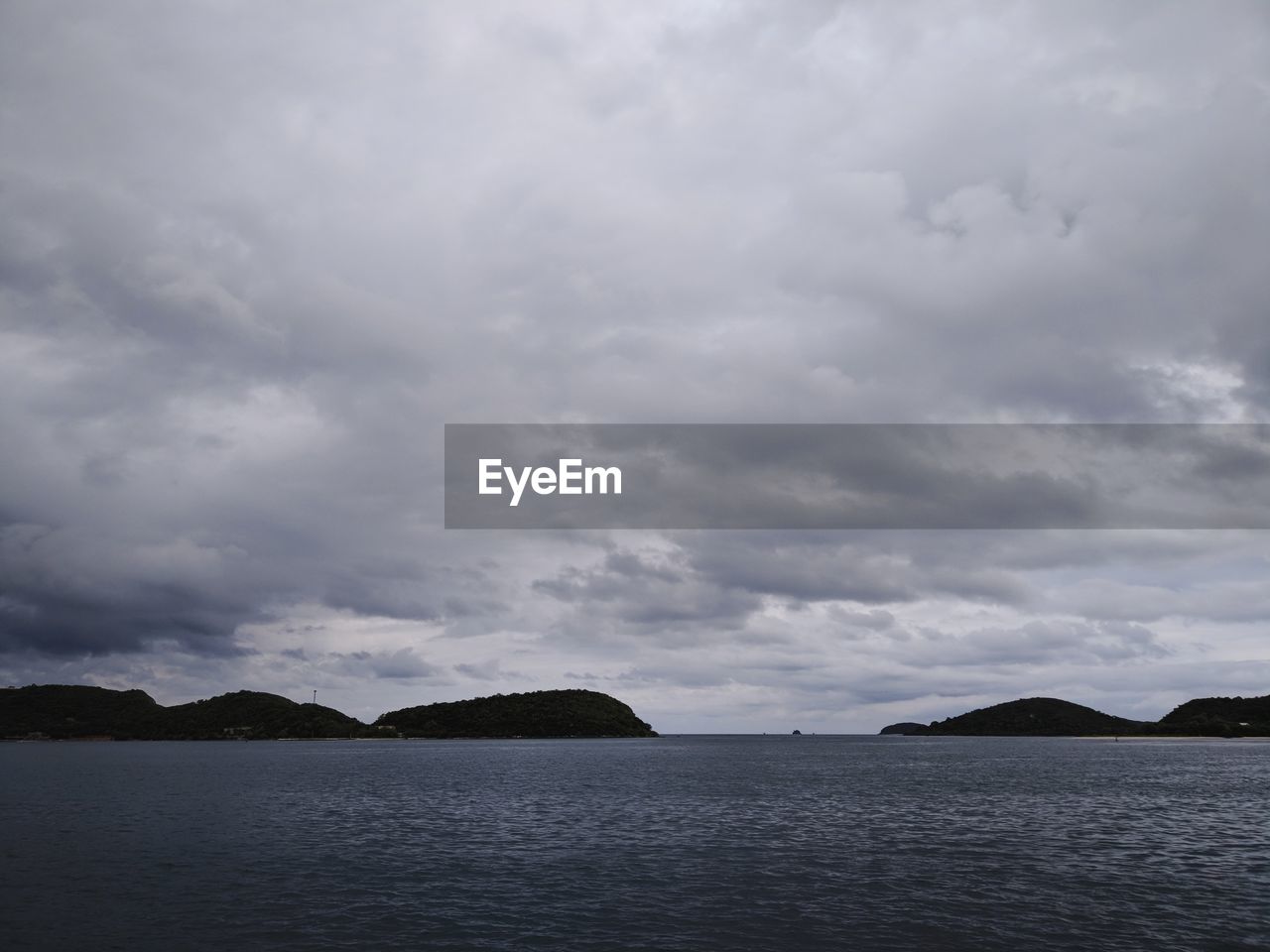 PANORAMIC VIEW OF SEA AGAINST SKY