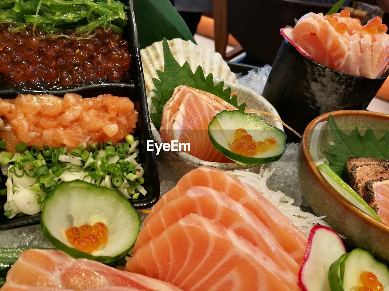 CLOSE-UP OF SUSHI ON PLATE