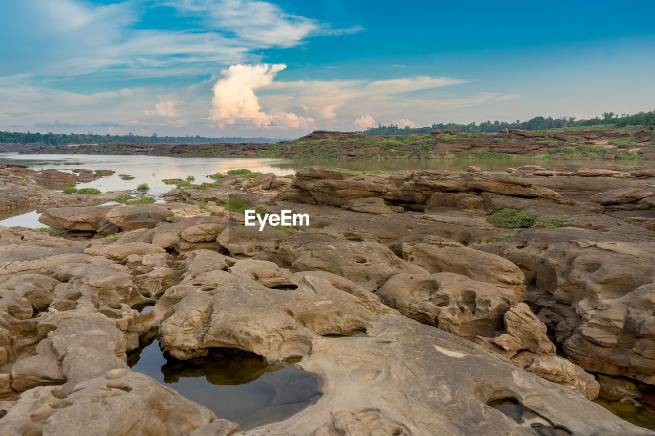 SCENIC VIEW OF ROCK FORMATION AGAINST SKY