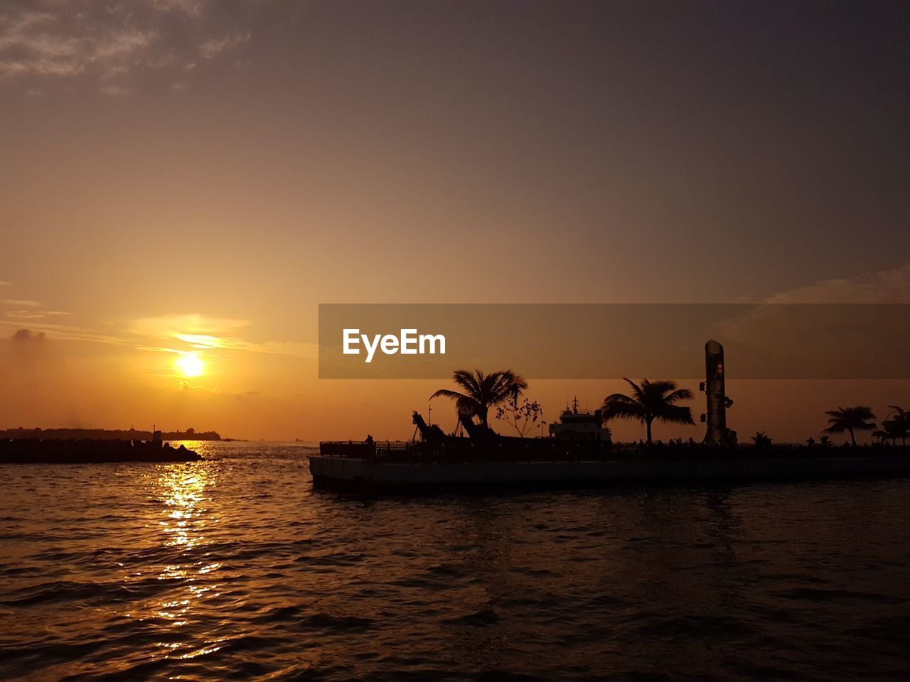 SCENIC VIEW OF SEA AGAINST ORANGE SKY