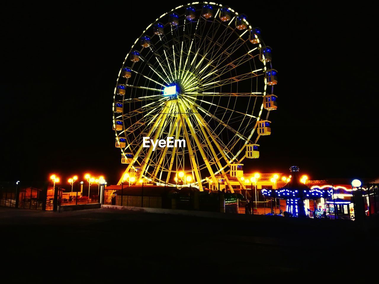 FERRIS WHEEL AT NIGHT