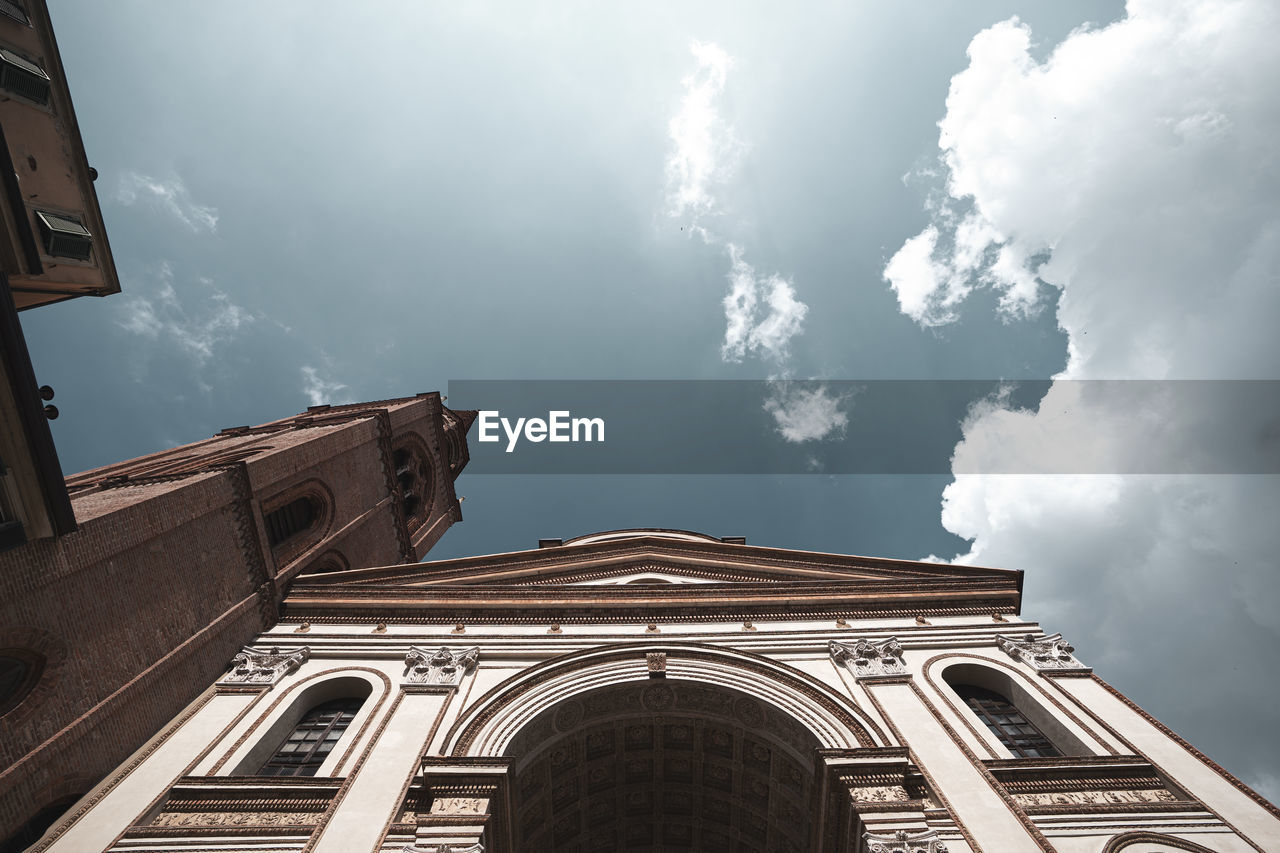 LOW ANGLE VIEW OF CATHEDRAL AGAINST SKY