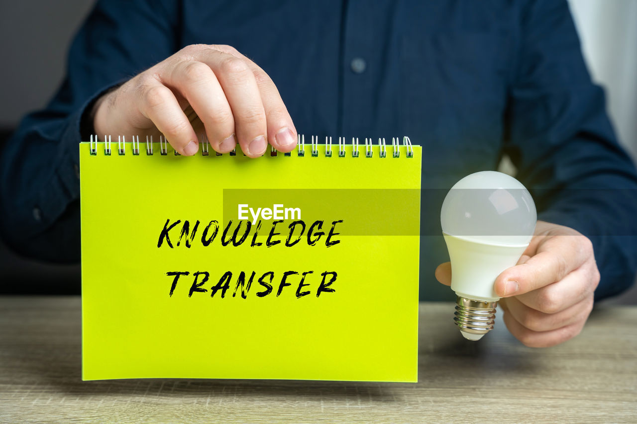 Knowledge transfer concept. transferring knowledge from one part of the organization to another 