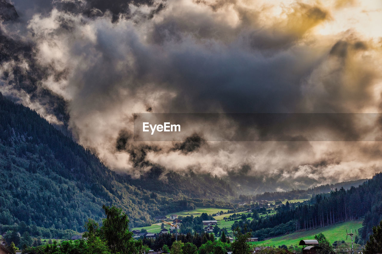 PANORAMIC VIEW OF LANDSCAPE AGAINST SKY