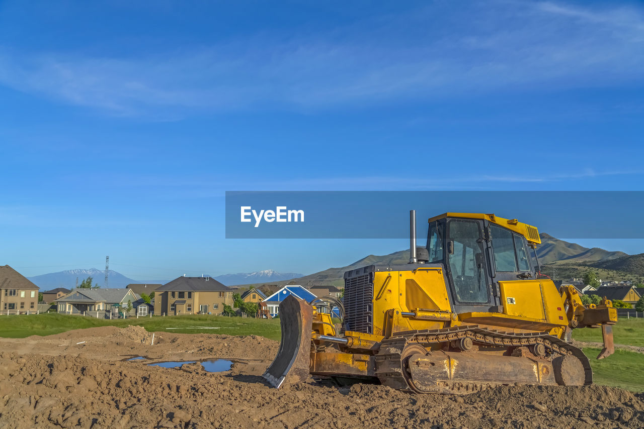 VIEW OF CONSTRUCTION SITE AGAINST SKY