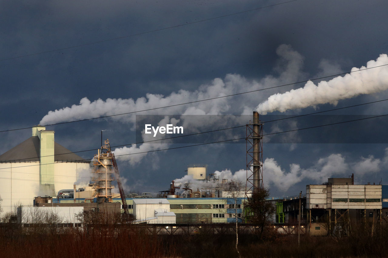 SMOKE EMITTING FROM INDUSTRY AGAINST SKY