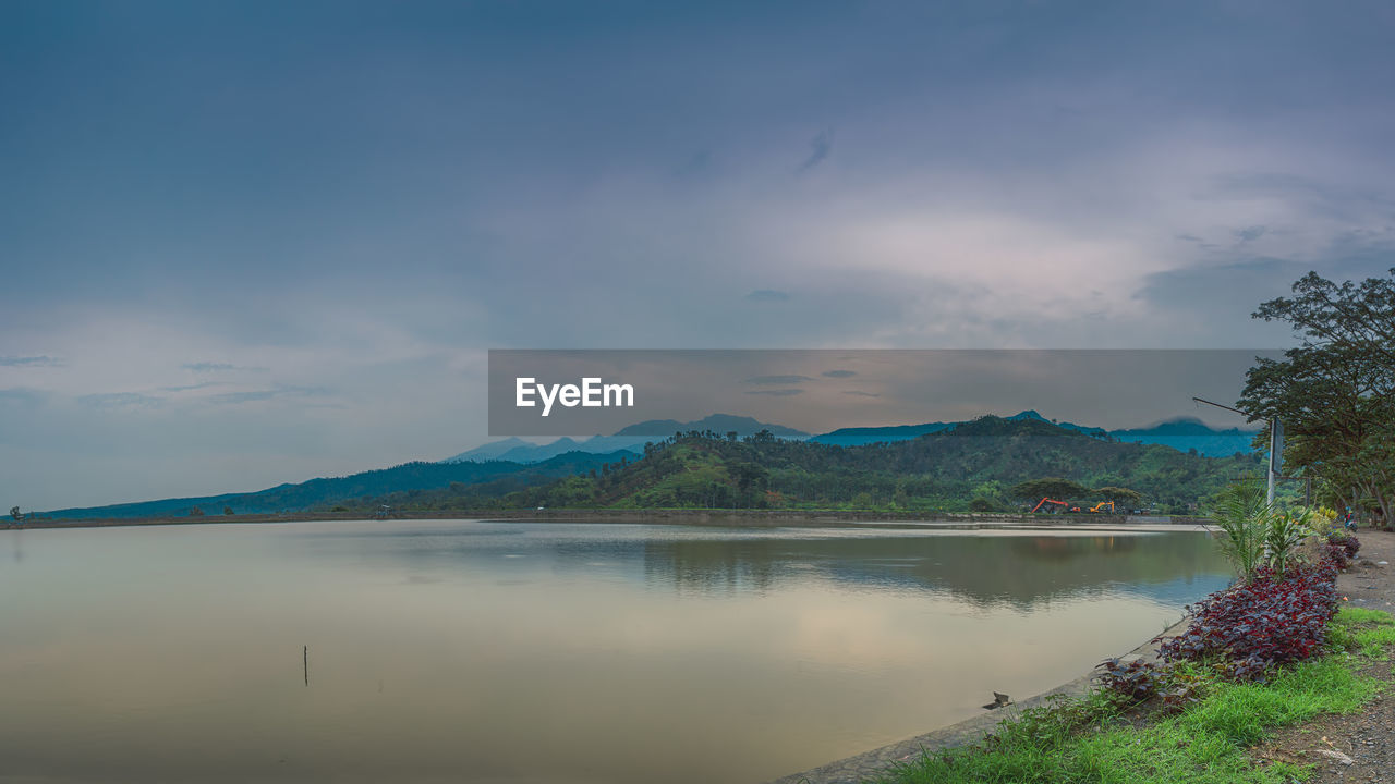 SCENIC VIEW OF LAKE BY TREES AGAINST SKY