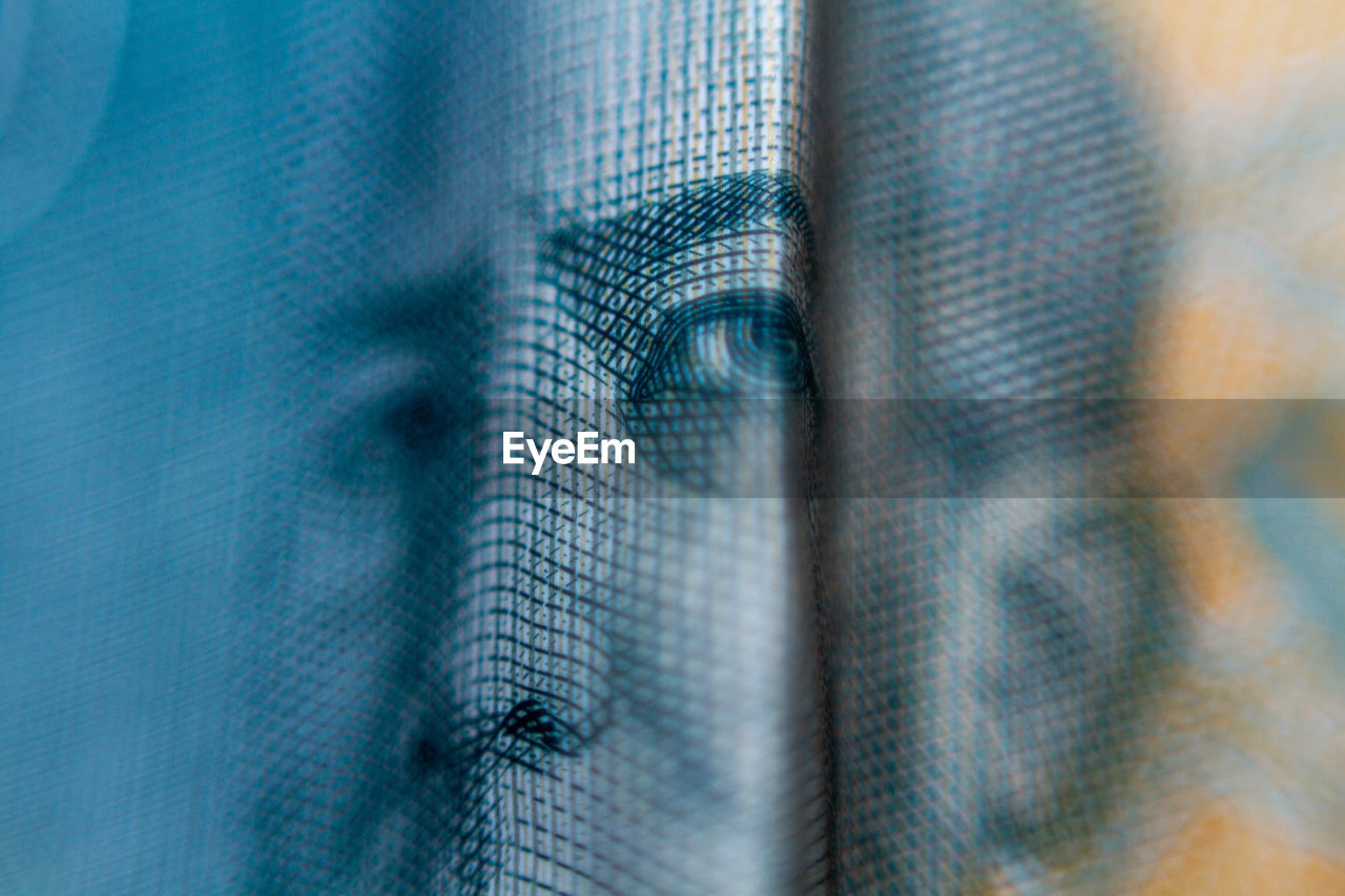 A 2000 rupiah note that i photographed with the macro technique