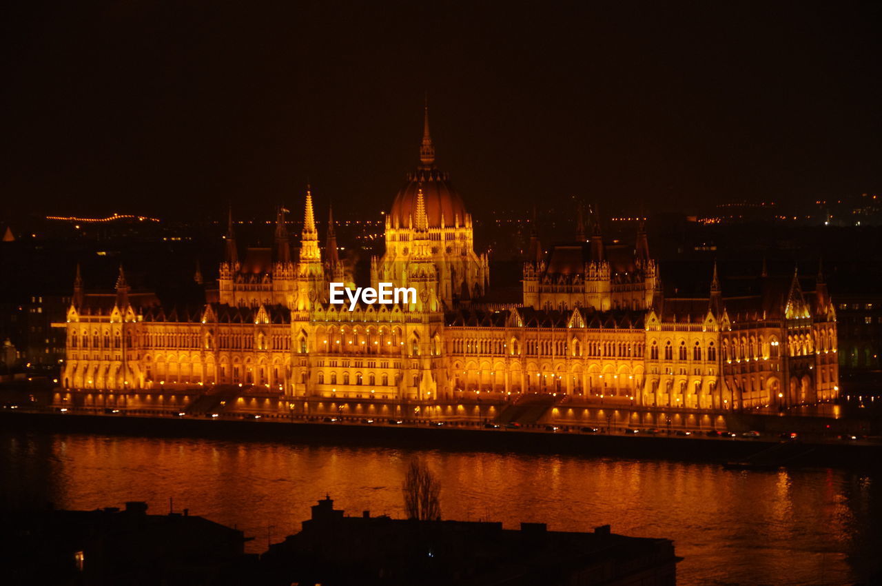 ILLUMINATED BUILDINGS AT NIGHT