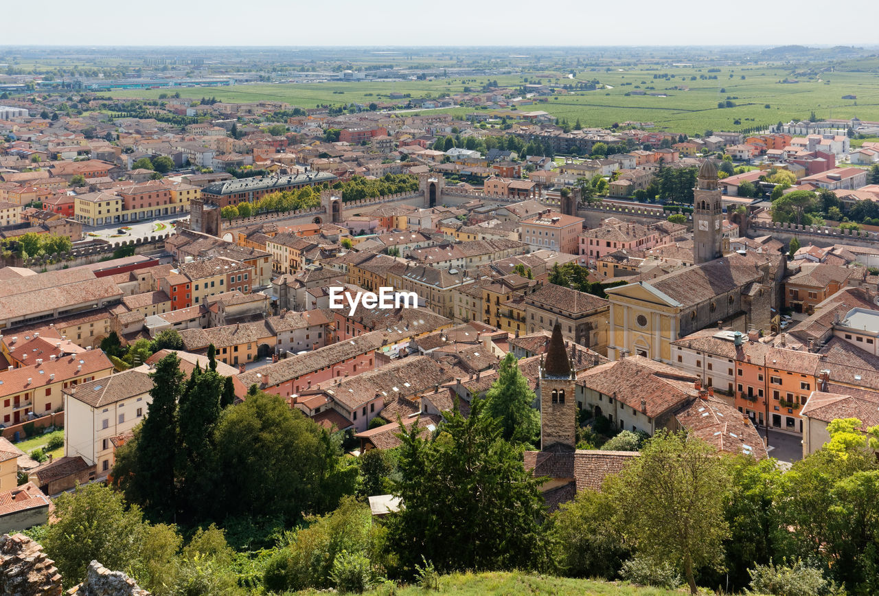 HIGH ANGLE VIEW OF TOWNSCAPE AND TREES IN TOWN