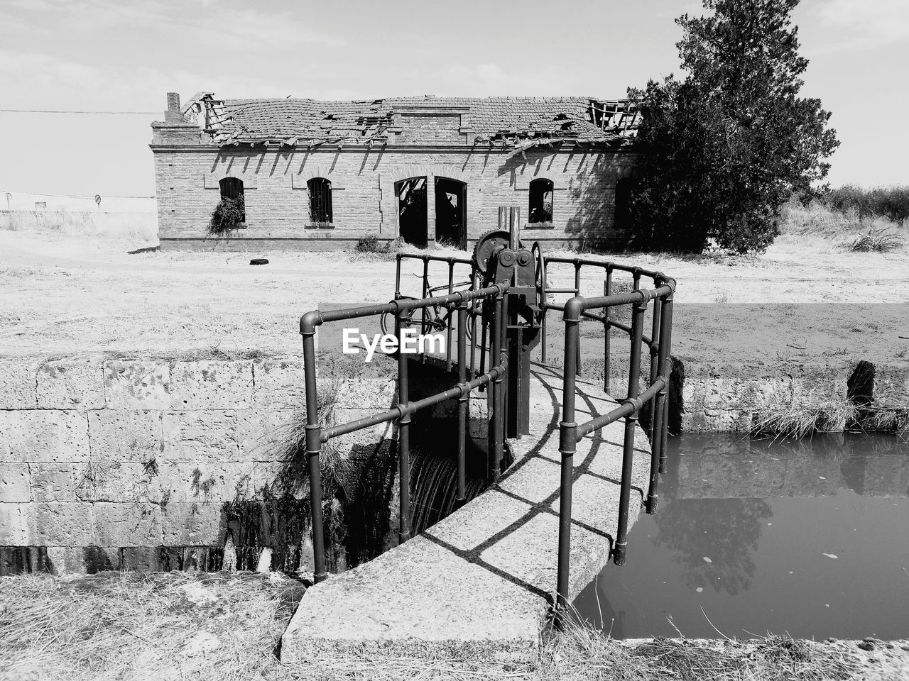 ABANDONED BUILT STRUCTURE BY WATER