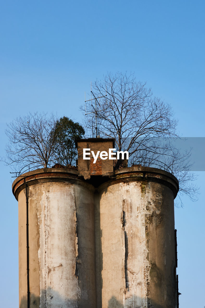 LOW ANGLE VIEW OF WATER TOWER AGAINST SKY