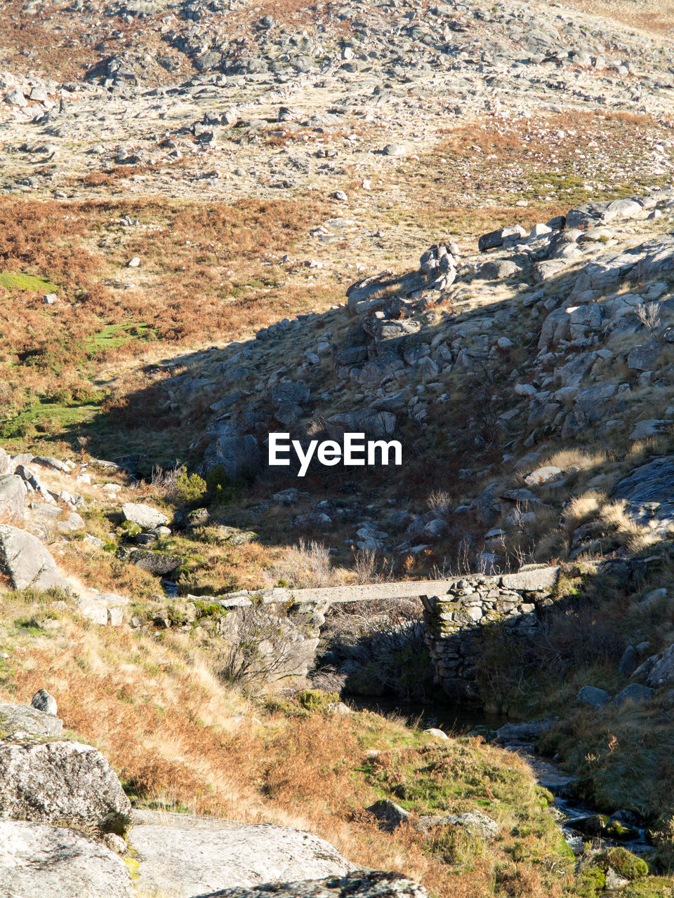 HIGH ANGLE VIEW OF ROCKS ON MOUNTAIN