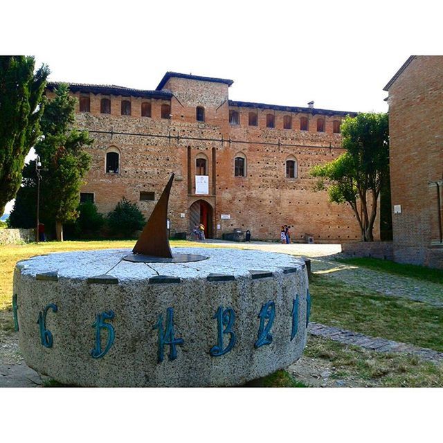 architecture, building exterior, built structure, building, nature, plant, water, tree, day, sky, history, no people, the past, outdoors, city, fountain, old, clear sky, wall