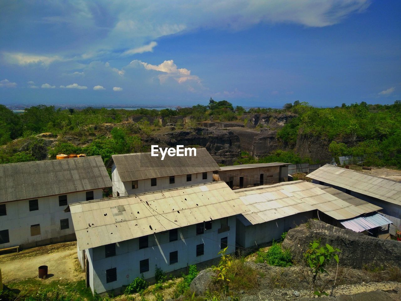 VIEW OF BUILDINGS AGAINST SKY