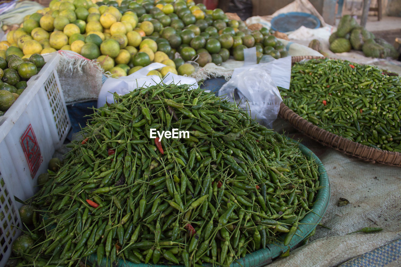 HIGH ANGLE VIEW OF VEGETABLES AT MARKET STALL