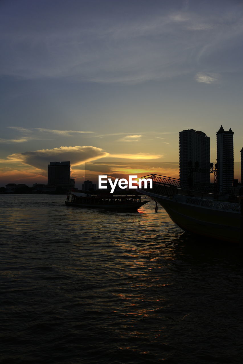 VIEW OF SEA AGAINST SKY DURING SUNSET