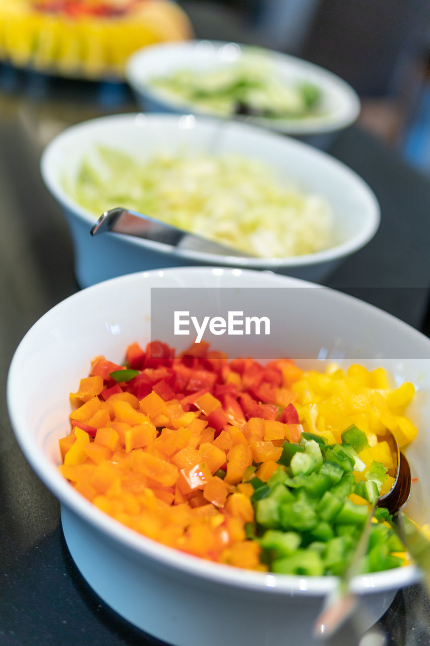 HIGH ANGLE VIEW OF MEAL SERVED IN BOWL