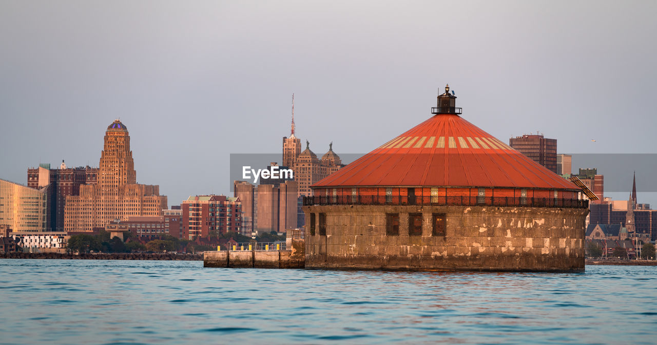 VIEW OF BUILDINGS AT WATERFRONT