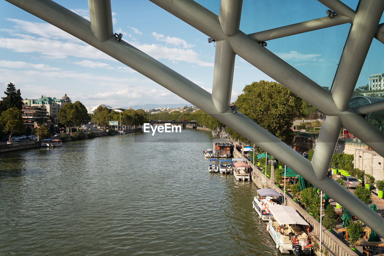 BRIDGE OVER RIVER AGAINST SKY