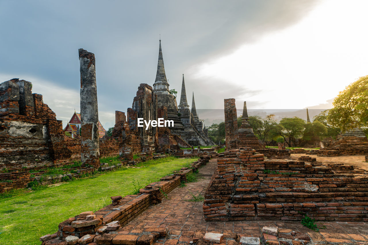 Old ruins of building against sky