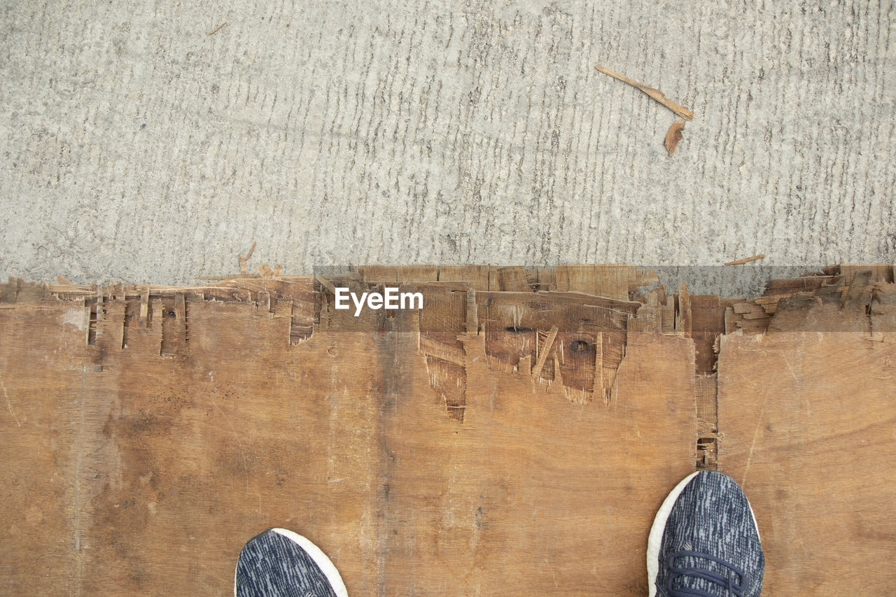 HIGH ANGLE VIEW OF CLOTHES HANGING ON WOOD