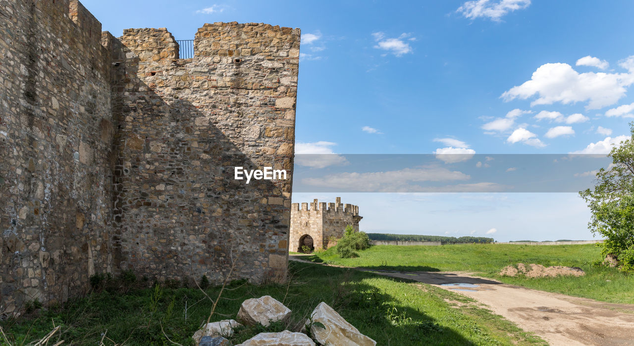 OLD RUINS OF BUILDING