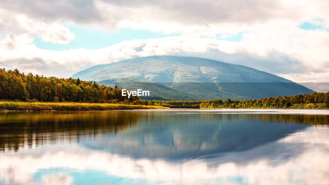 SCENIC VIEW OF LAKE BY MOUNTAIN AGAINST SKY