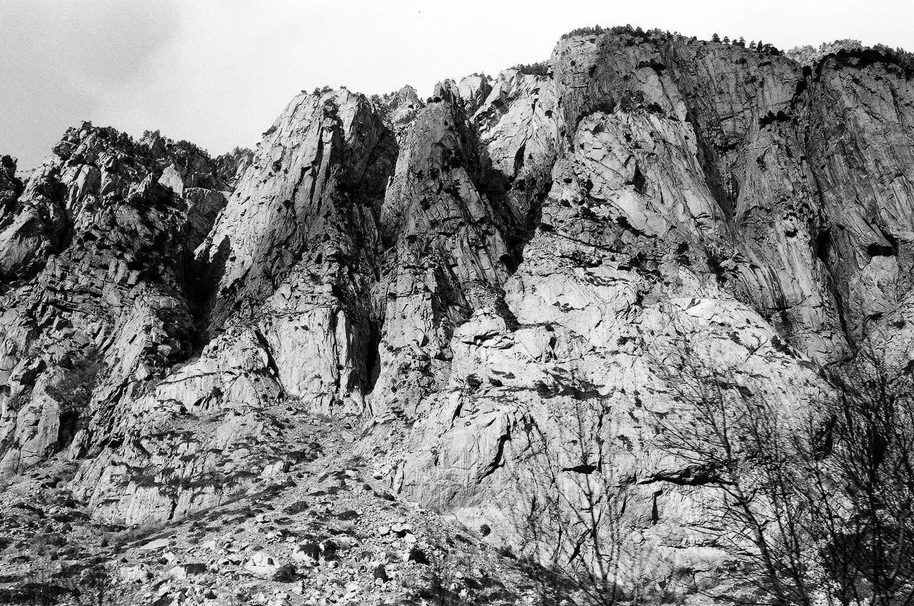 LOW ANGLE VIEW OF ROCK FORMATIONS IN MOUNTAINS