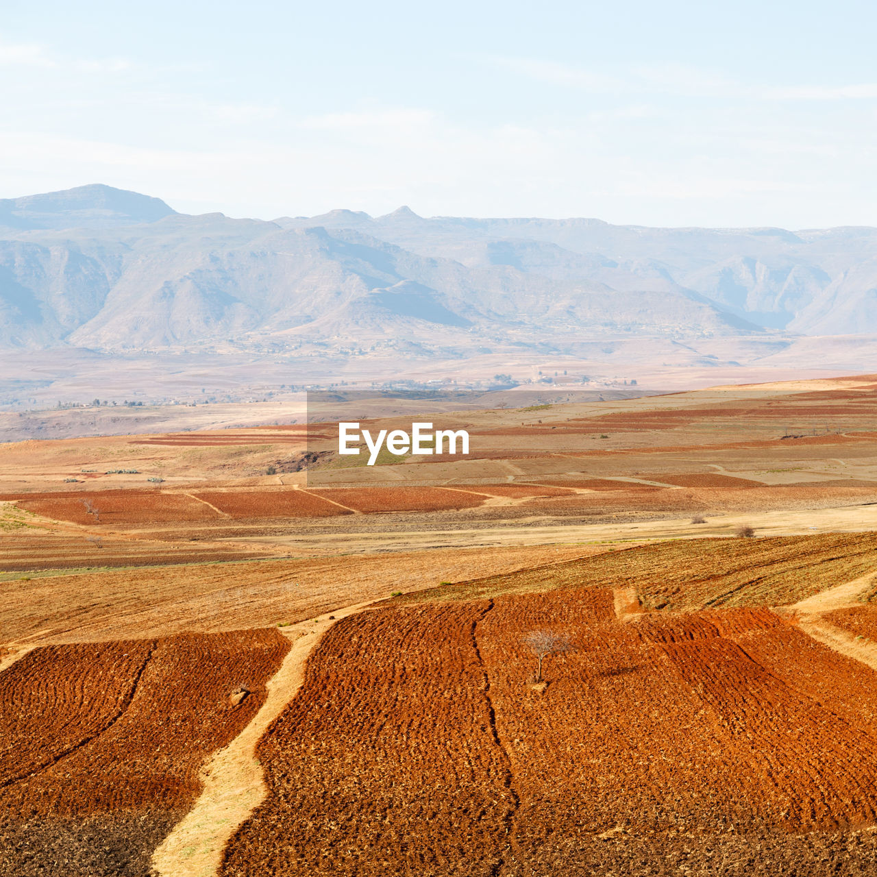 SCENIC VIEW OF DESERT LAND AGAINST SKY