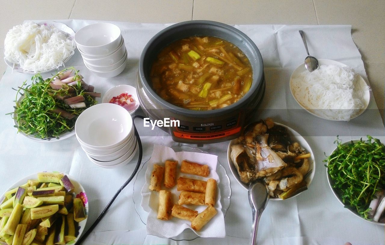 FOOD IN BOWL ON TABLE