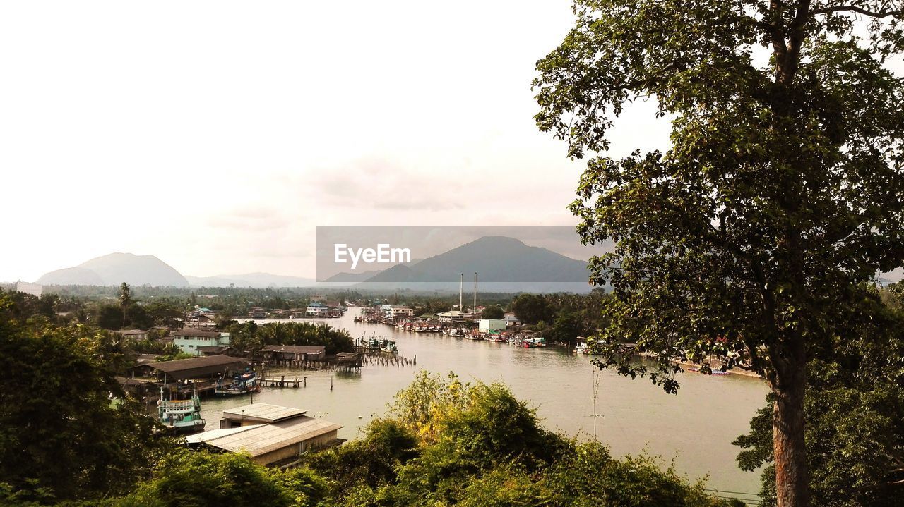 SCENIC VIEW OF MOUNTAINS AND TOWN