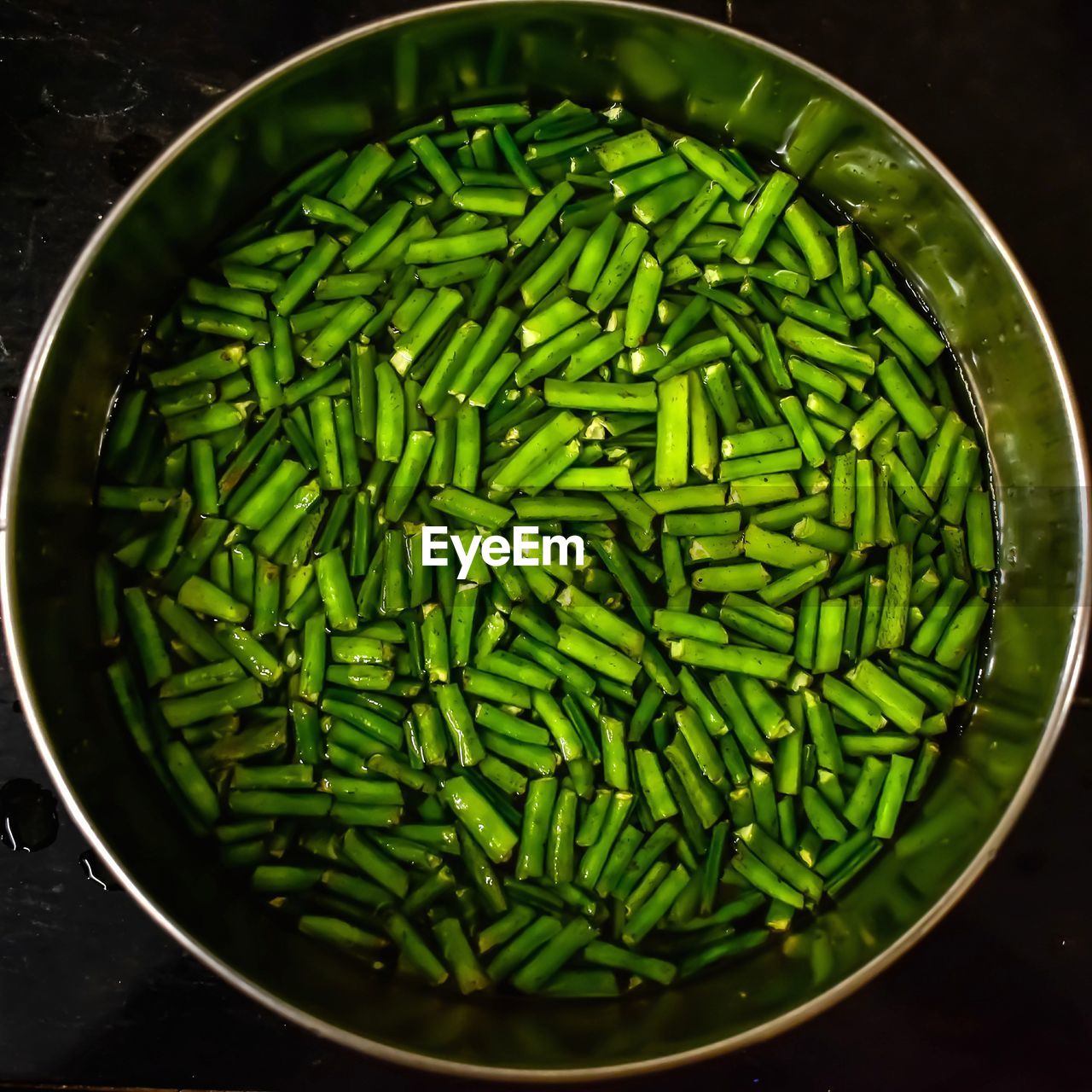 HIGH ANGLE VIEW OF VEGETABLE SALAD