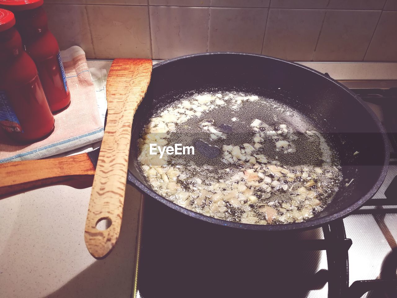 HIGH ANGLE VIEW OF PERSON PREPARING FOOD