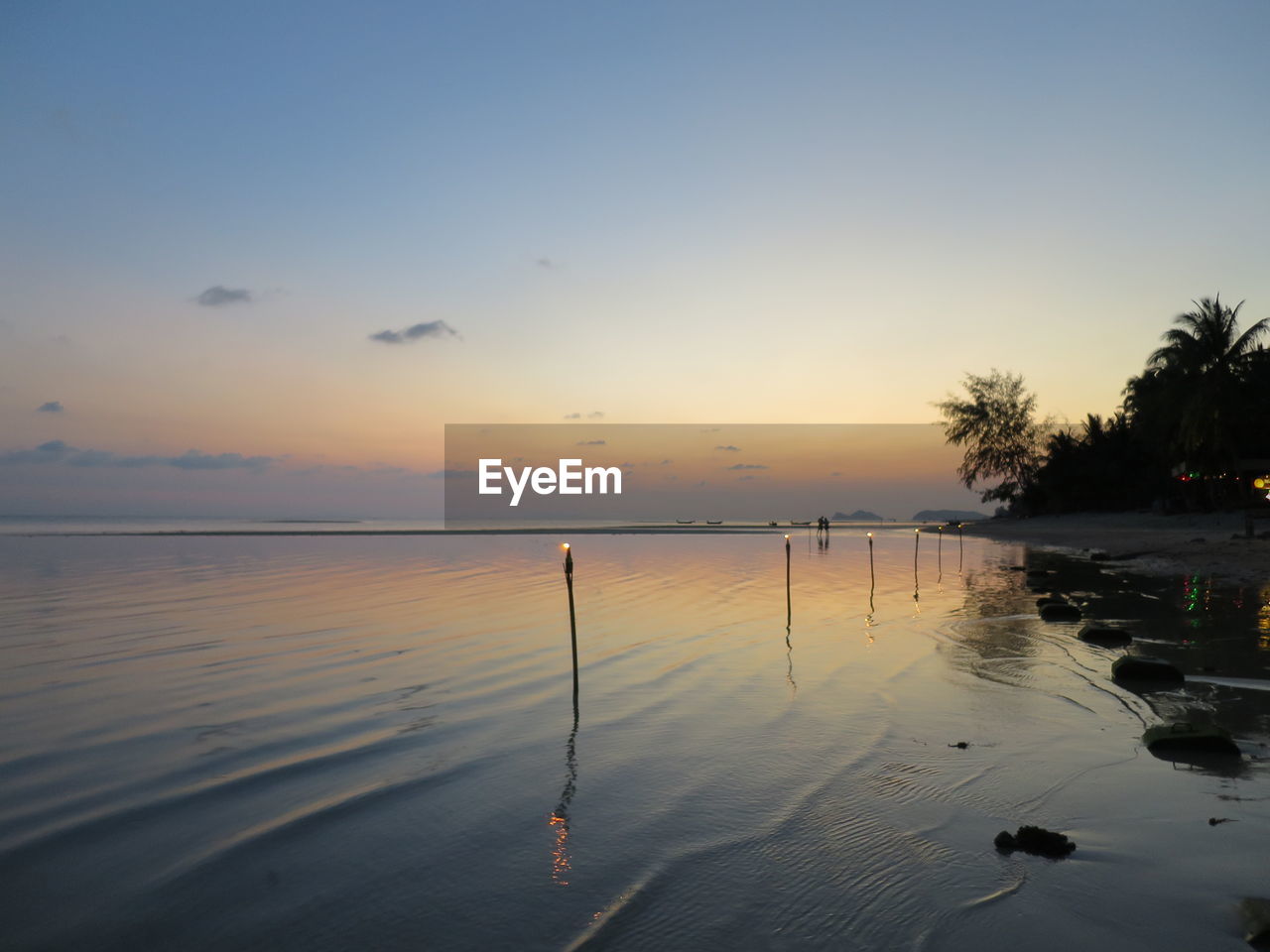 SCENIC VIEW OF BEACH AGAINST SKY AT SUNSET