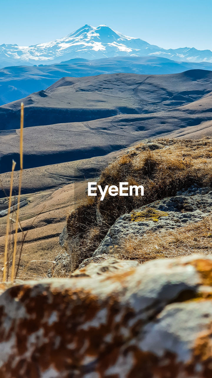 SCENIC VIEW OF SNOW COVERED MOUNTAIN AGAINST SKY