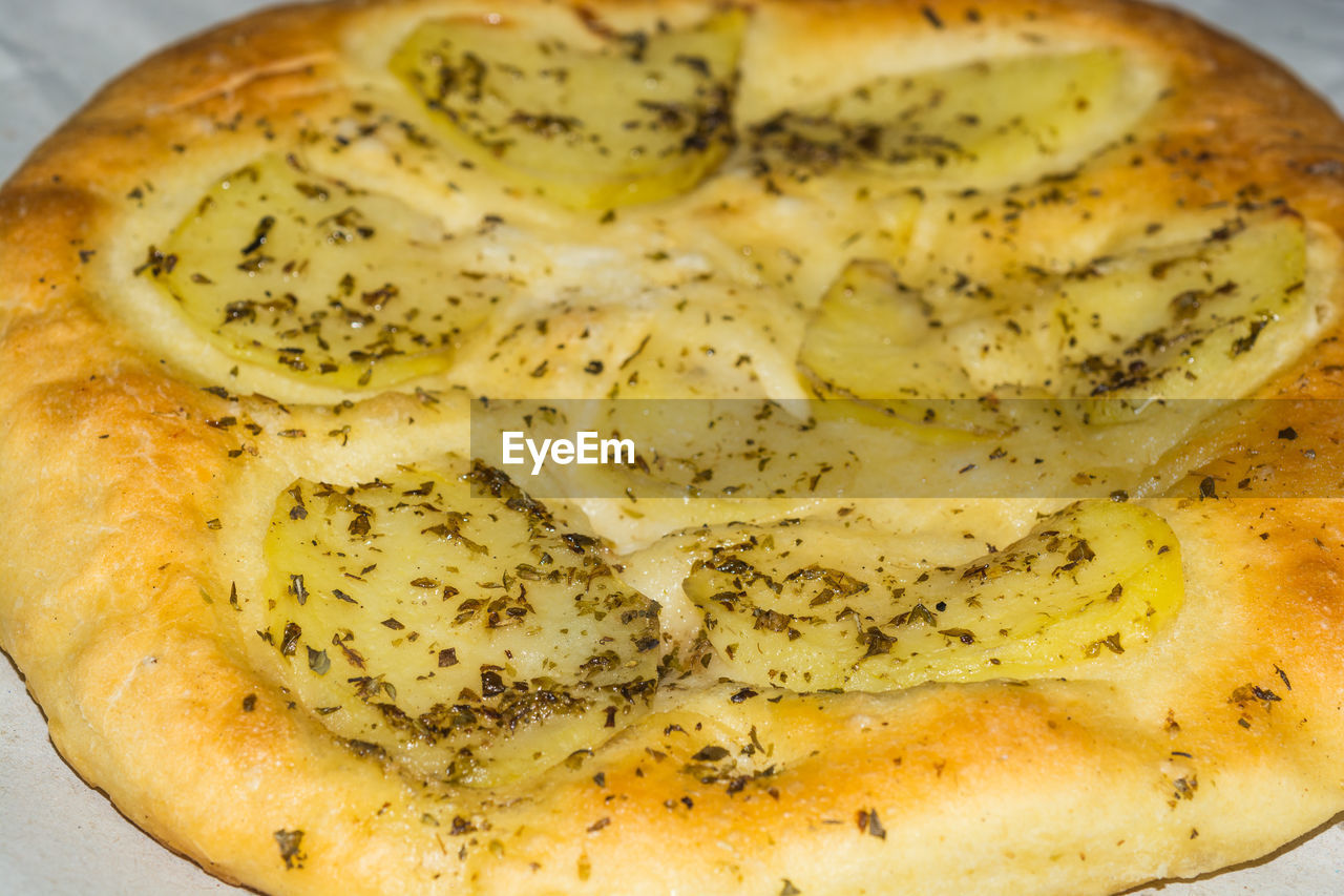 HIGH ANGLE VIEW OF BREAD WITH MEAT