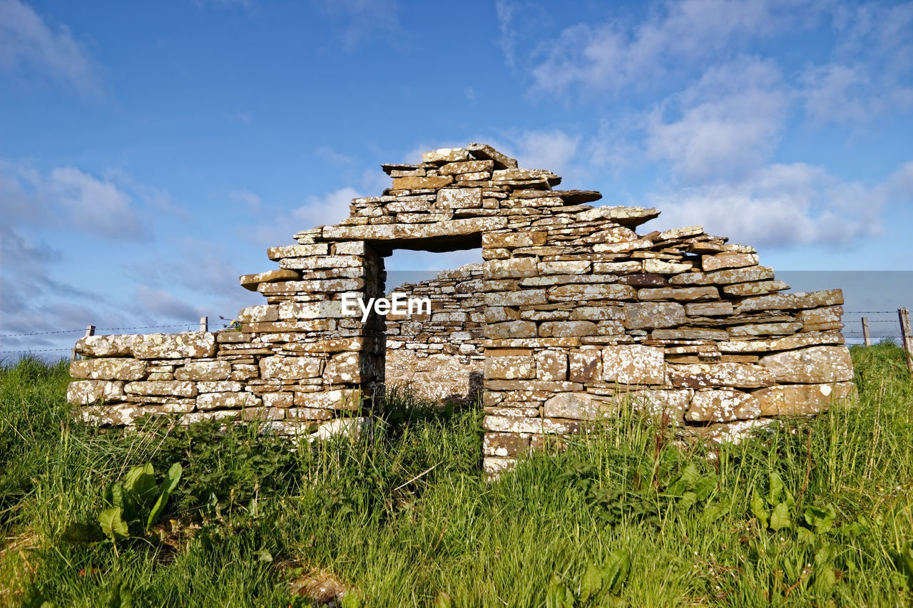 OLD RUINS OF BUILDING