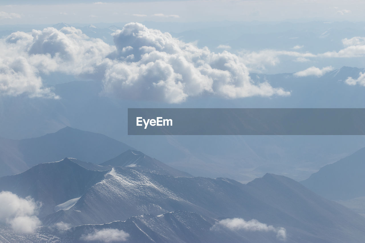 AERIAL VIEW OF SNOWCAPPED MOUNTAIN AGAINST SKY