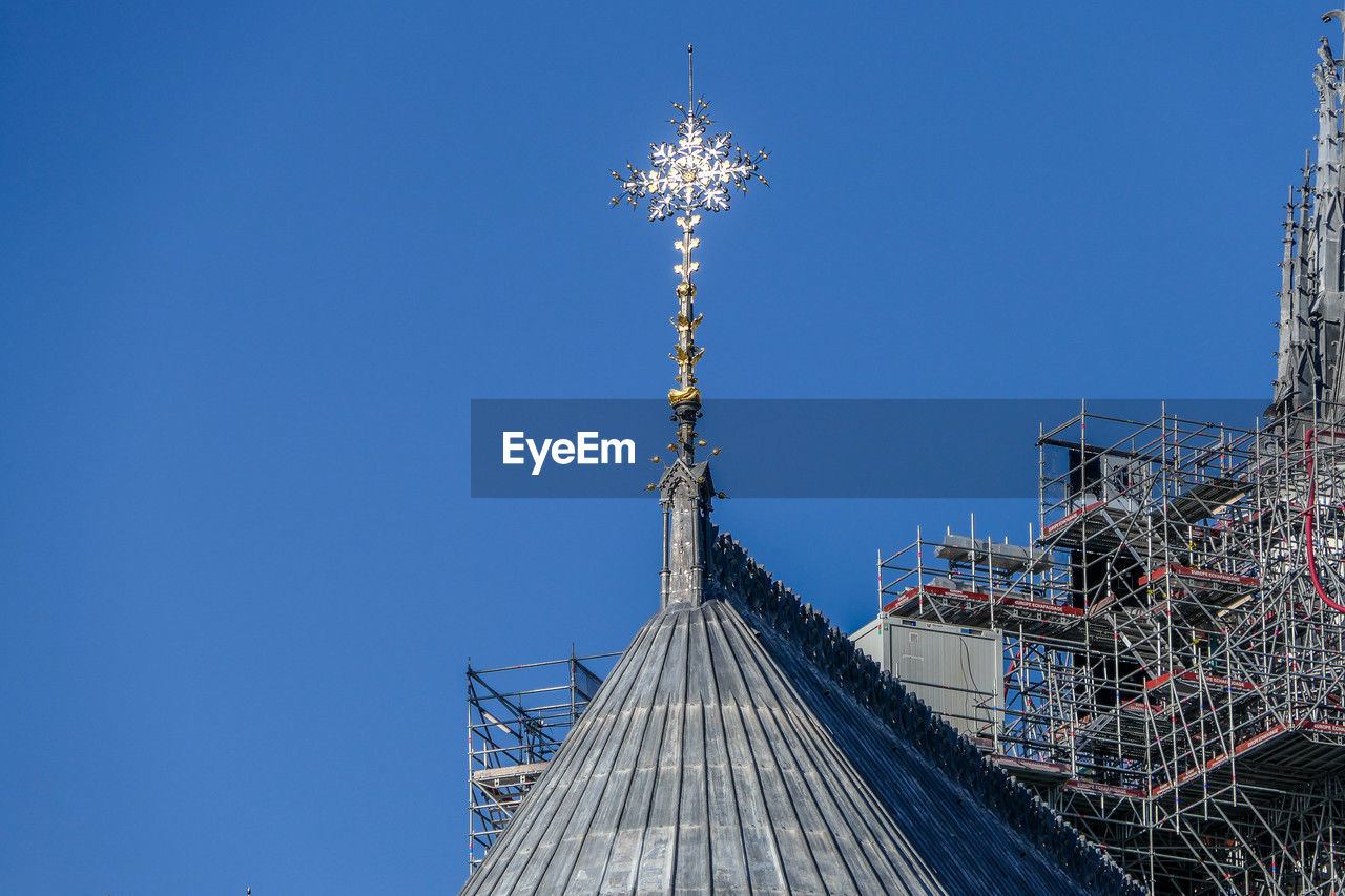 architecture, built structure, sky, landmark, blue, tower, nature, skyscraper, clear sky, building exterior, low angle view, spire, travel destinations, no people, outdoors, city, building, day, travel, metal, sunny, tourism, copy space, communications tower