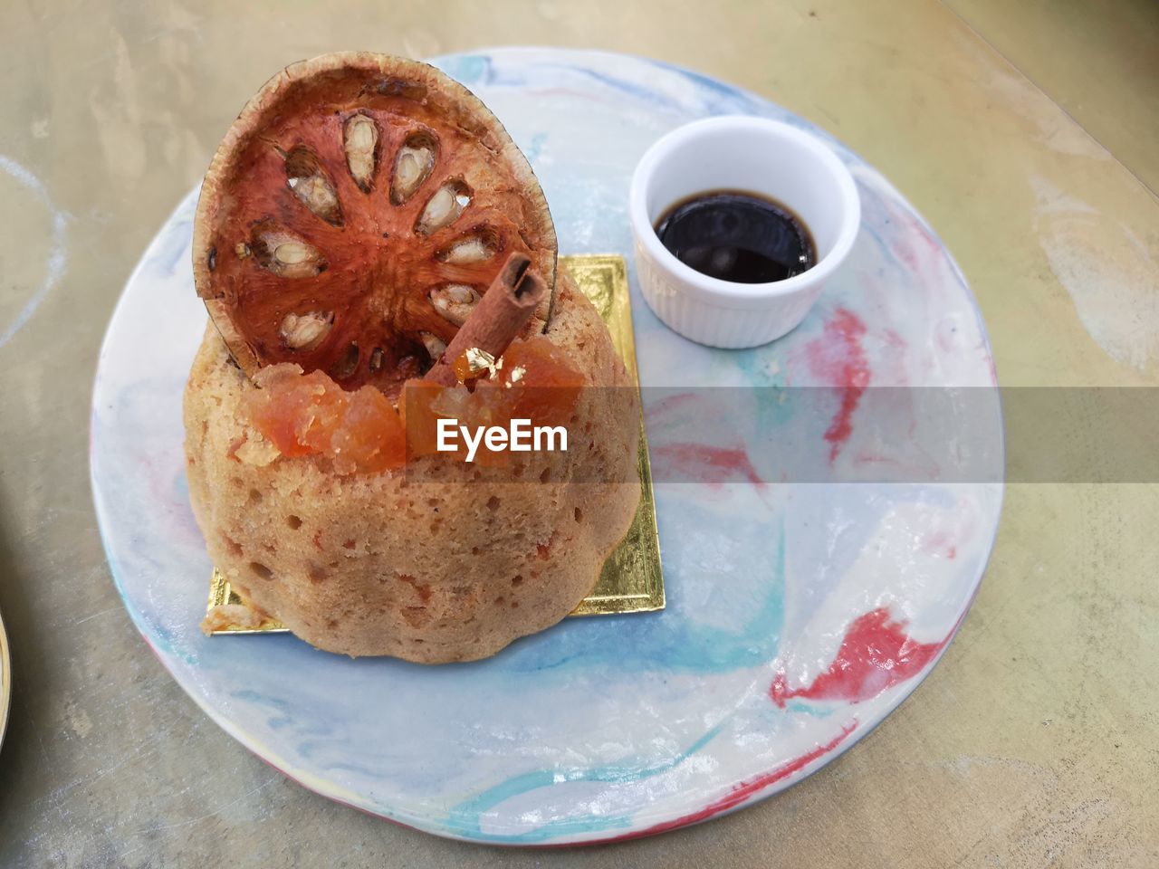 HIGH ANGLE VIEW OF BREAKFAST IN PLATE