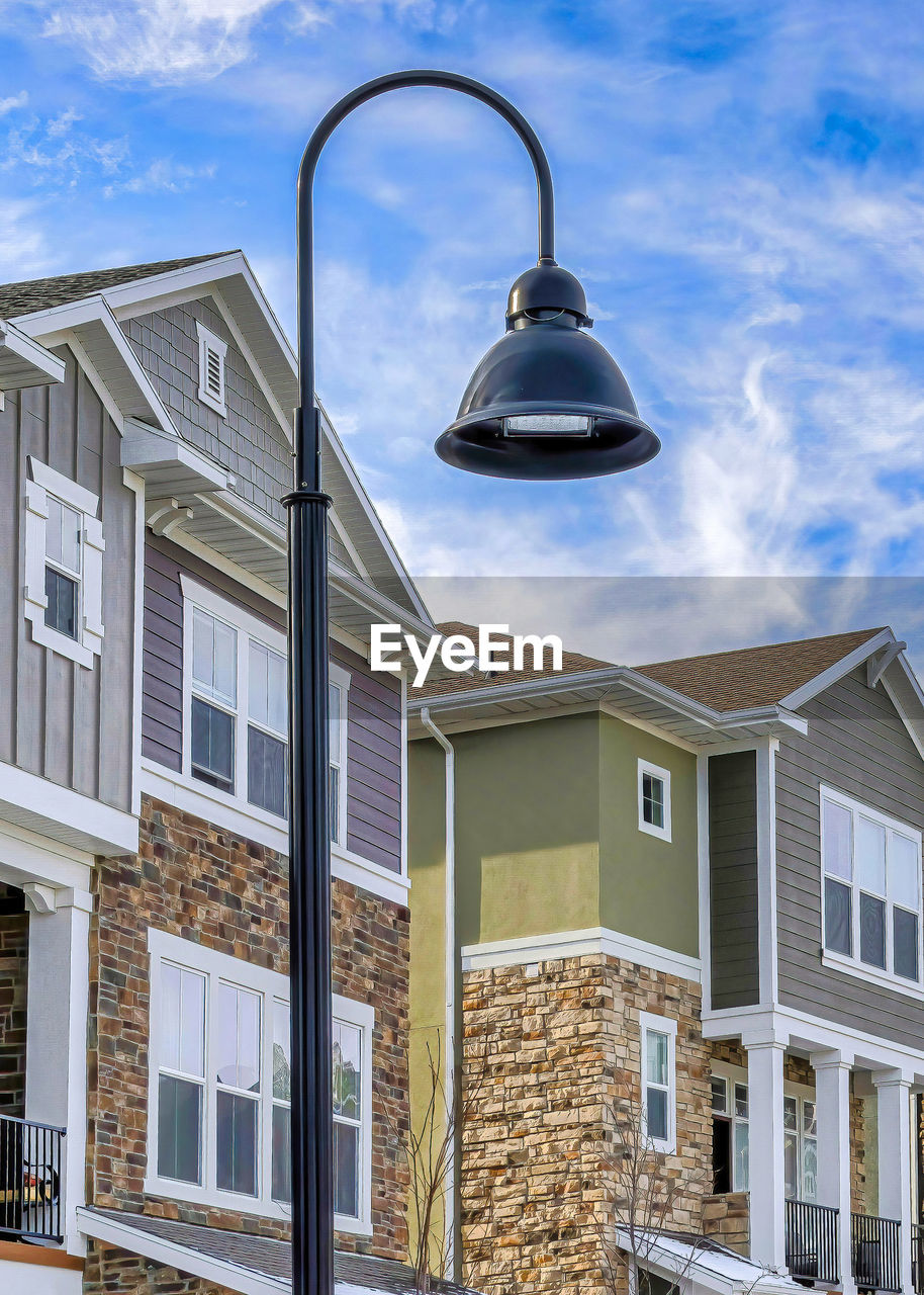 LOW ANGLE VIEW OF BUILDINGS AGAINST SKY