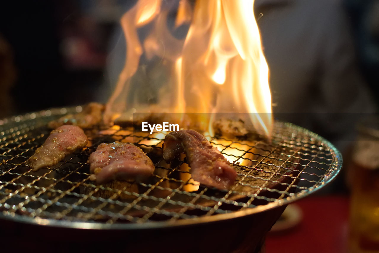 CLOSE-UP OF MEAT IN BARBECUE